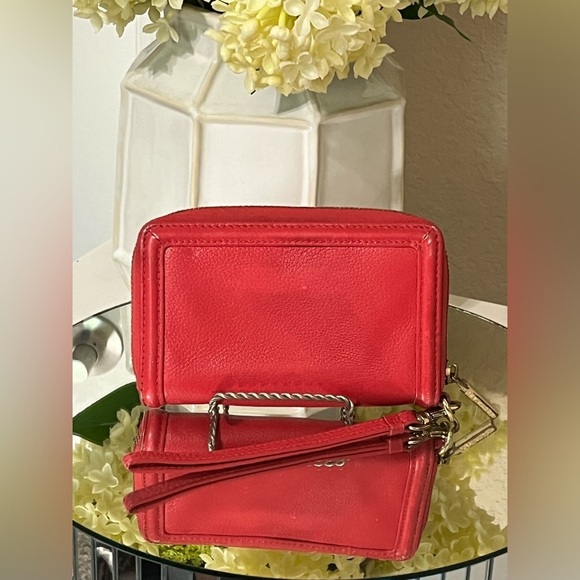 Tory Burch ‘Amanda’ Smartphone Wristlet ‘New Carnival’ - Picture 12 of 15